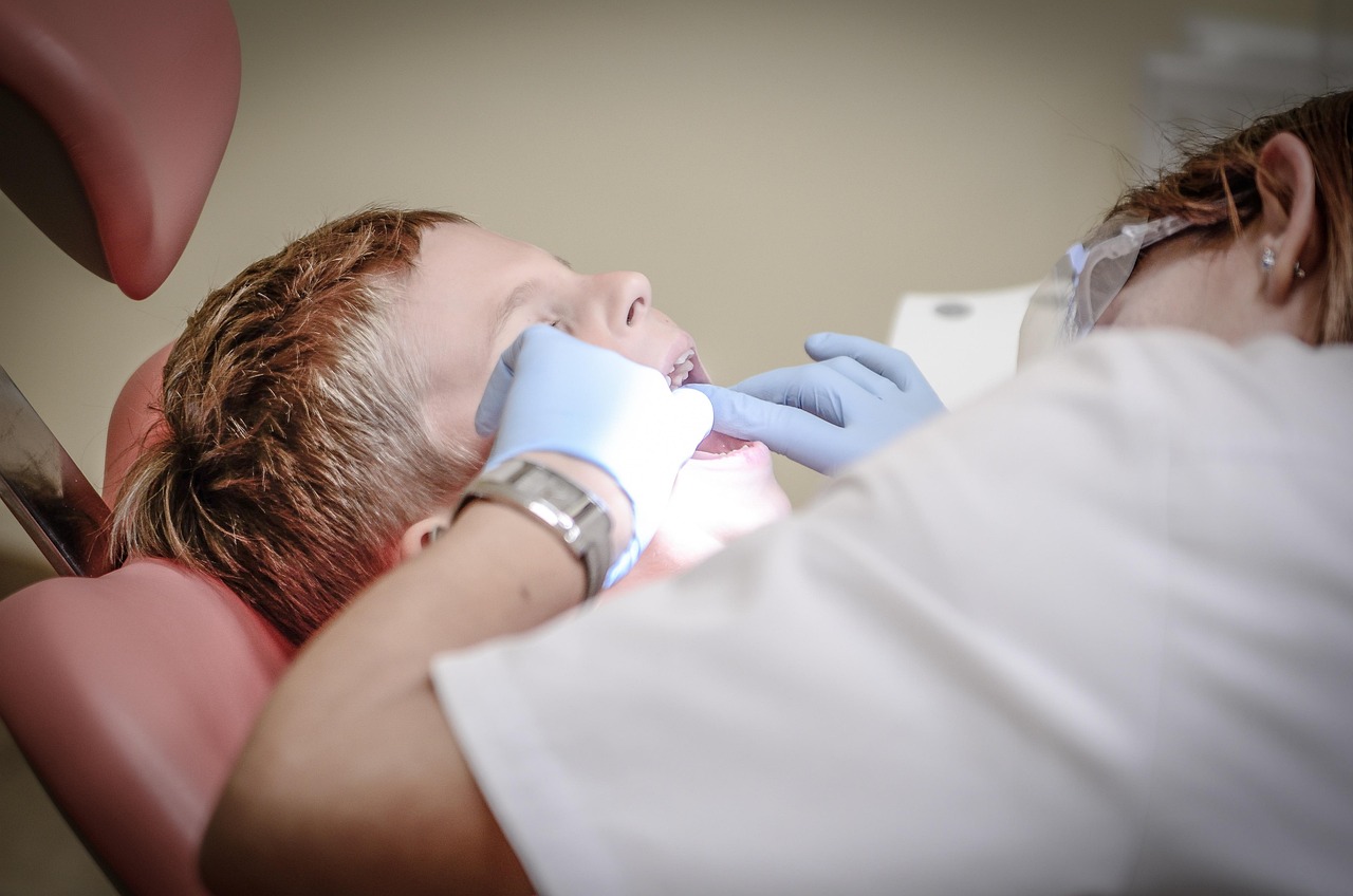 Root canal vs extraction - Featured